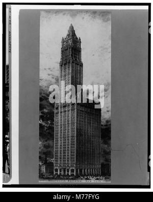 Une image du Woolworth Building à New York, conçu par l'architecte Cass Gilbert, l'un des gratte-ciel les plus anciens et les plus emblématiques de la ville. Banque D'Images