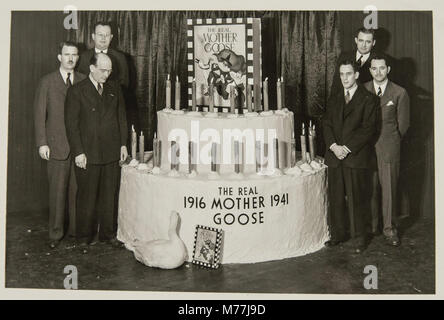 Promotions Livre - la vraie fête d'anniversaire de ma mère l'Oye, 1945 (NPAR 4808) Banque D'Images