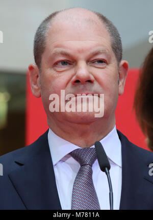 09 mars 2018, Allemagne, Berlin : Olaf Scholz, maire de Hambourg et président intérimaire du Parti Social-démocrate (SPD), servira en tant que ministre des Finances dans la grande coalition à venir. Photo : Michael Kappeler/dpa Banque D'Images