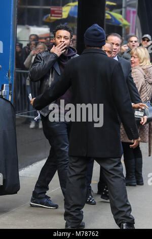 New York, New York, USA. Mar 9, 2018. Le chanteur jamaïcain Shaggy est vu quitter une émission ''Good Morning America'' à Manhattan dans la ville de New York aux États-Unis ce vendredi, 09. Crédit : William Volcov/ZUMA/Alamy Fil Live News Banque D'Images