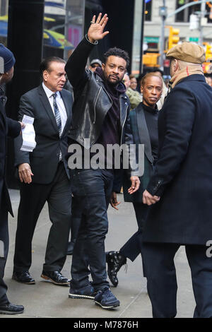 New York, New York, USA. Mar 9, 2018. Le chanteur jamaïcain Shaggy est vu quitter une émission ''Good Morning America'' à Manhattan dans la ville de New York aux États-Unis ce vendredi, 09. Crédit : William Volcov/ZUMA/Alamy Fil Live News Banque D'Images