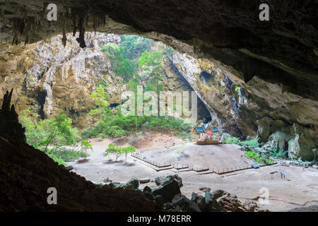 Grotte de Phraya Nakhon, Khao Sam Roi Yot national park, province de Prachuap Khiri Khan, Thaïlande Banque D'Images