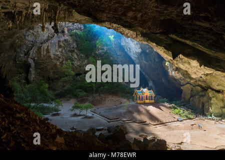 Grotte de Phraya Nakhon, Khao Sam Roi Yot national park, province de Prachuap Khiri Khan, Thaïlande Banque D'Images