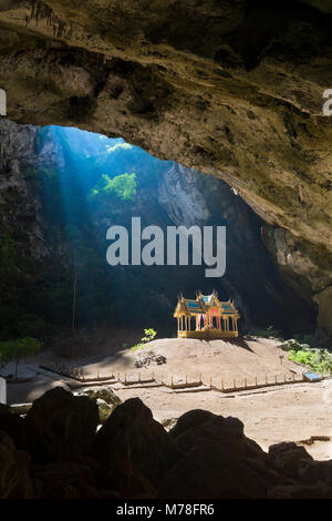 Grotte de Phraya Nakhon, Khao Sam Roi Yot national park, province de Prachuap Khiri Khan, Thaïlande Banque D'Images