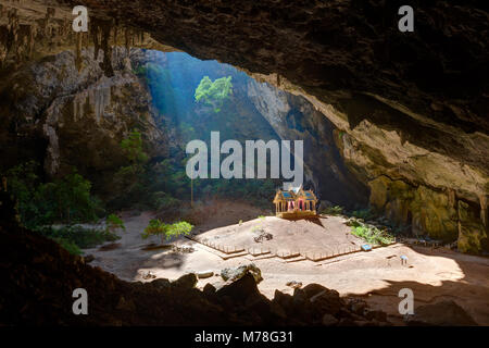 Grotte de Phraya Nakhon, Khao Sam Roi Yot national park, province de Prachuap Khiri Khan, Thaïlande Banque D'Images