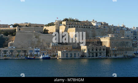 Le centre de La Valette et de la batterie Salut vu de Senglea Peninsula Banque D'Images