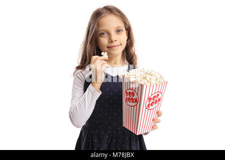 Little girl eating popcorn isolé sur fond blanc Banque D'Images