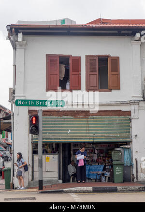 Un magasin traditionnel sur North Bridge Road, à Singapour. Banque D'Images