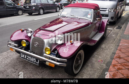 Un rouge bourgogne Panther Kallista stationnée sur la rue Arabe, Singapour, de Rochor. Banque D'Images