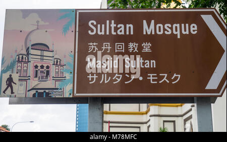 Un signe en plusieurs langues à la Mosquée Sultan, ou, la Mosquée Sultan Rochor, Singapour. Banque D'Images