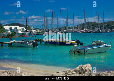 Petits bateaux à moteur à English Harbour, Antigua-et-Barbuda Banque D'Images