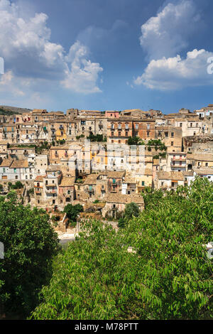 Vue sur la vieille ville, Ragusa, Val di Noto, UNESCO World Heritage Site, Sicile, Italie, Europe Banque D'Images