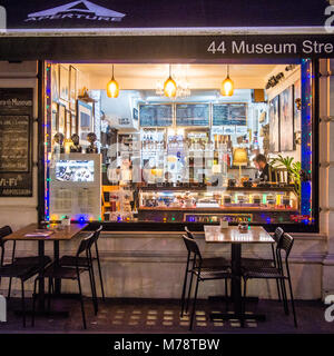 Musée 'Camera' un second hand shop l'appareil photo et d'un café près du British Museum, dans le quartier de Bloomsbury à Londres Banque D'Images