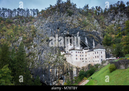 Château de Predjama dans la bouche d'une caverne, Slovénie Banque D'Images