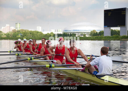 Un concours "La Grande Moscou Regatta' sur le canal d'Aviron Krylatskoe dans Moscou, Russie Banque D'Images