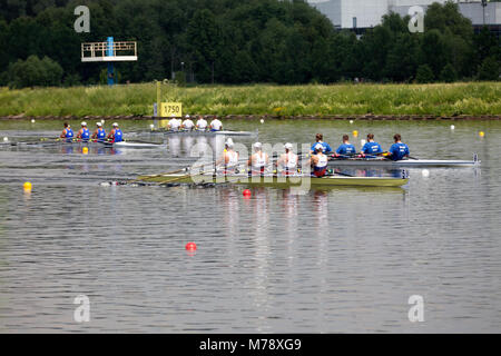 Un concours "La Grande Moscou Regatta' sur le canal d'Aviron Krylatskoe dans Moscou, Russie Banque D'Images