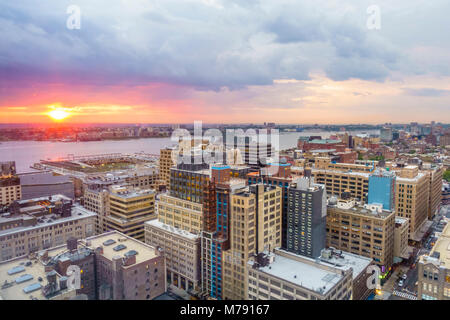 Coucher de soleil sur l'horizon de New York vers la rivière Hudson, Manhattan, New York City Banque D'Images