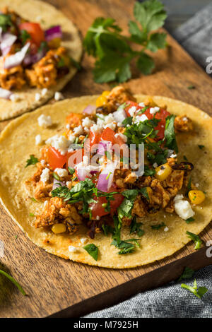 Maison Sofritas sain Le Tofu à la Tomate Tacos et de coriandre Oignon Banque D'Images