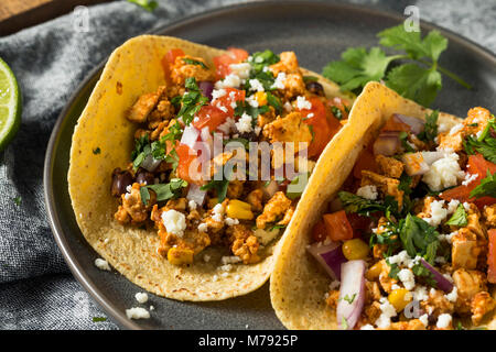 Maison Sofritas sain Le Tofu à la Tomate Tacos et de coriandre Oignon Banque D'Images