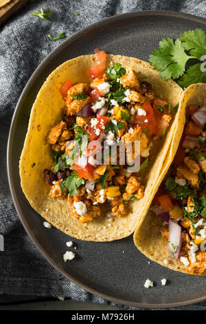 Maison Sofritas sain Le Tofu à la Tomate Tacos et de coriandre Oignon Banque D'Images