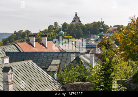 Banska Stiavnica townscape avec nouveau château en arrière-plan, la Slovaquie. UNESCO World Heritage Site. Banque D'Images