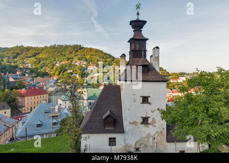 Banska Stiavnica townscape avec tour de cognement de thé ou au premier plan, la Slovaquie. Banque D'Images