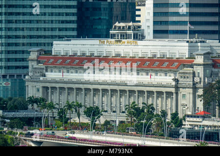 Le Fullerton Hotel, anciennement le General Post Office Building, à Marina Bay, Singapour. Banque D'Images