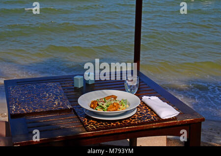 Un plat bien présenté à ce côté mer restaurant à Hua Hin, Thaïlande Banque D'Images