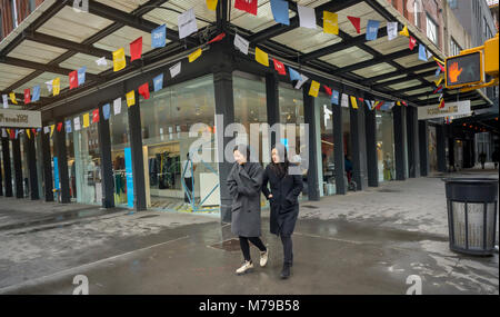 La créatrice de mode Diane von Furstenberg store dans le Meatpacking District à New York est décorée dans la célébration de la Journée internationale de la femme le jeudi 8 mars 2018. La journée célèbre les réalisations des femmes dans le développement social, culturel et politique économique. (© Richard B. Levine) Banque D'Images