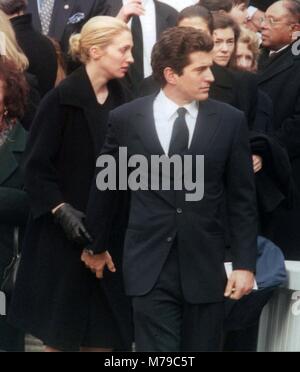 John Kennedy Jr & Carolyn Bessette (femme) 1998 Photo par John Barrett-PHOTOlink Banque D'Images