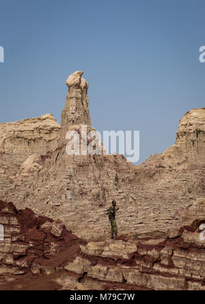 Garde à l'avant de l'Éthiopie en couleurs de ce paysage volcanique du dallol dans la région Afar, dépression Danakil, Dallol, Ethiopie Banque D'Images