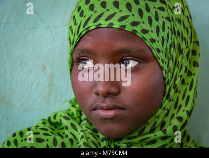 Fille de la tribu afar voilées à l'école, région Afar, Semera, Ethiopie Banque D'Images