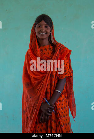 Fille de la tribu afar voilées à l'école, région Afar, Semera, Ethiopie Banque D'Images