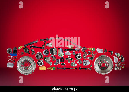 Voiture voyageurs assemblées à partir de pièces automobiles de rechange nouvelle boutique de pièces de rechange. Banque D'Images