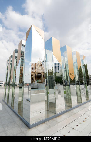 Un monument du roi Bhumipol à l'hôpital Siriraj Bimukstan Musée à l'hôpital Siriraj dans Wang Lang dans Thonburi dans la ville de Bangkok en Thaïlande. Banque D'Images