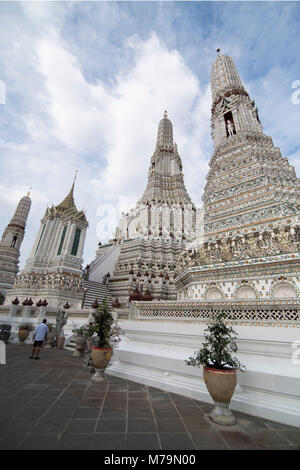 Le Wat Arun dans Wang Lang dans Thonburi dans la ville de Bangkok en Thaïlande. Thaïlande, Bangkok, novembre, 2017 Banque D'Images