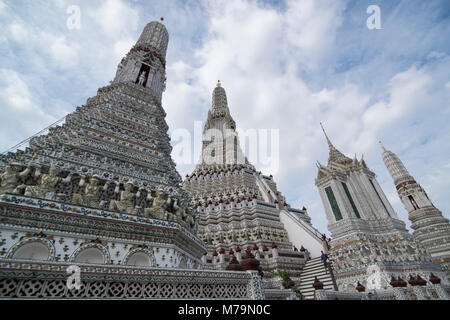 Le Wat Arun dans Wang Lang dans Thonburi dans la ville de Bangkok en Thaïlande. Thaïlande, Bangkok, novembre, 2017 Banque D'Images