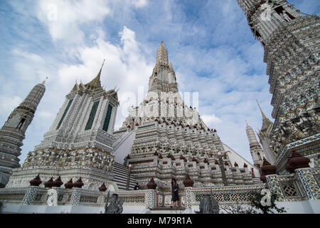 Le Wat Arun dans Wang Lang dans Thonburi dans la ville de Bangkok en Thaïlande. Thaïlande, Bangkok, novembre, 2017 Banque D'Images