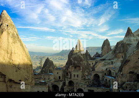 Anciennes habitations creusées à l'intérieur de la montagne en Cappadoce, Turquie Banque D'Images