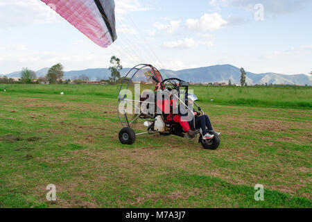 Powered Parachute Landing - Italie Banque D'Images