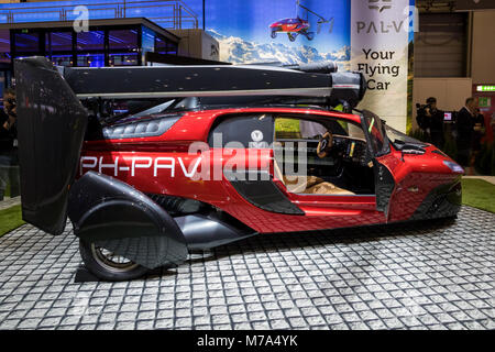 Genève, SUISSE - Le 6 mars 2018 : Pal-V Liberté voiture volante rend publiques les débuts au 88e Genève International Motor Show. Pal-V est d'être le Banque D'Images