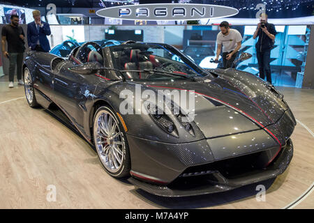 Genève, SUISSE - Le 6 mars 2018 : Pagani Huayra Roadster voiture de sport hyper présentés à la 88e Salon International de l'Automobile de Genève. Banque D'Images