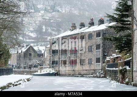 Avis de Hebden Bridge, une ville ouvrière dans le West Yorkshire, dans l'emprise de la "bête de l'Est' dans le 2018. Banque D'Images