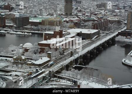 Boston a vu de dessus après un hiver Nor'Easter. Boston, Massachusetts, États-Unis Banque D'Images