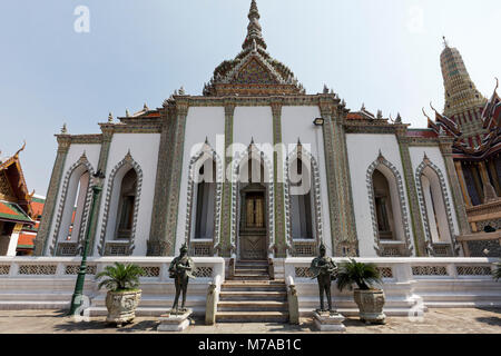 Phra Viharn Yod, salle de l'Assemblée, Wat Phra Kaeo, Ko Ratanakosin, Bangkok, Thaïlande Banque D'Images