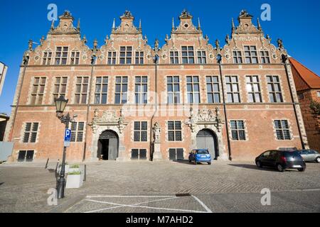 Façade ornée d'un grand manège militaire dans la vieille ville de Gdansk prises de Targ Weglowy, Pologne Banque D'Images