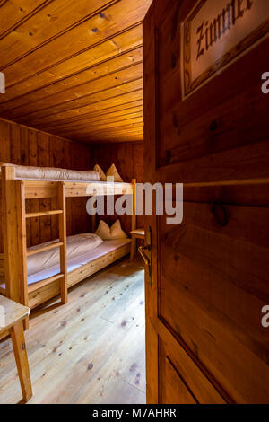 Autriche, Tyrol, Ötztal, Obergurgl, Ramolhaus, vue dans une pièce sur l'alpine hut Banque D'Images