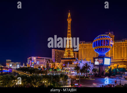 Les USA, Nevada, comté de Clark, Las Vegas, Las Vegas Boulevard, le Strip, Flamingo, Bally's, Paris Las Vegas, Tour Eiffel Banque D'Images