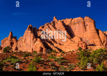 Les USA, Utah, grand comté, Moab, Arches National Park, formations rocheuses dans les Devils Garden Road Banque D'Images