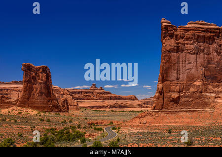 Les USA, Utah, grand comté, Moab, Arches National Park, le Palais de la tour, les moutons rock et tour de Babel Banque D'Images